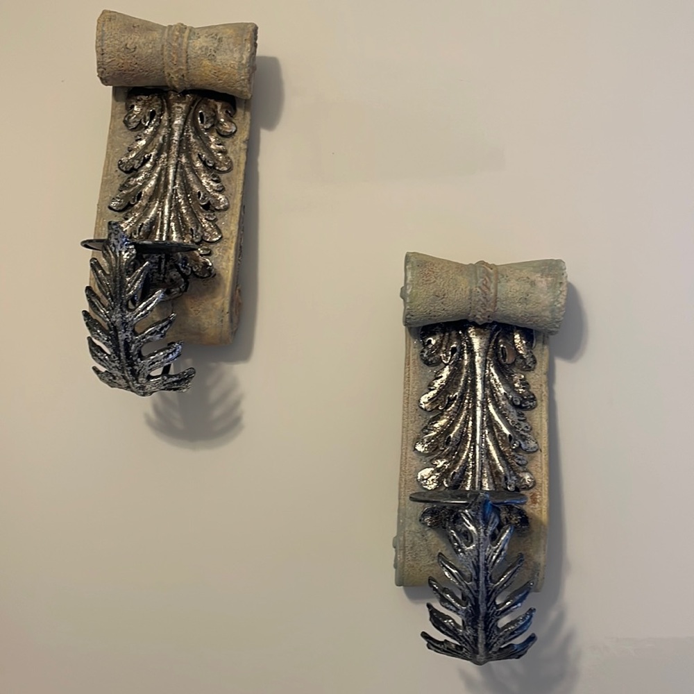 Set of wall sconces